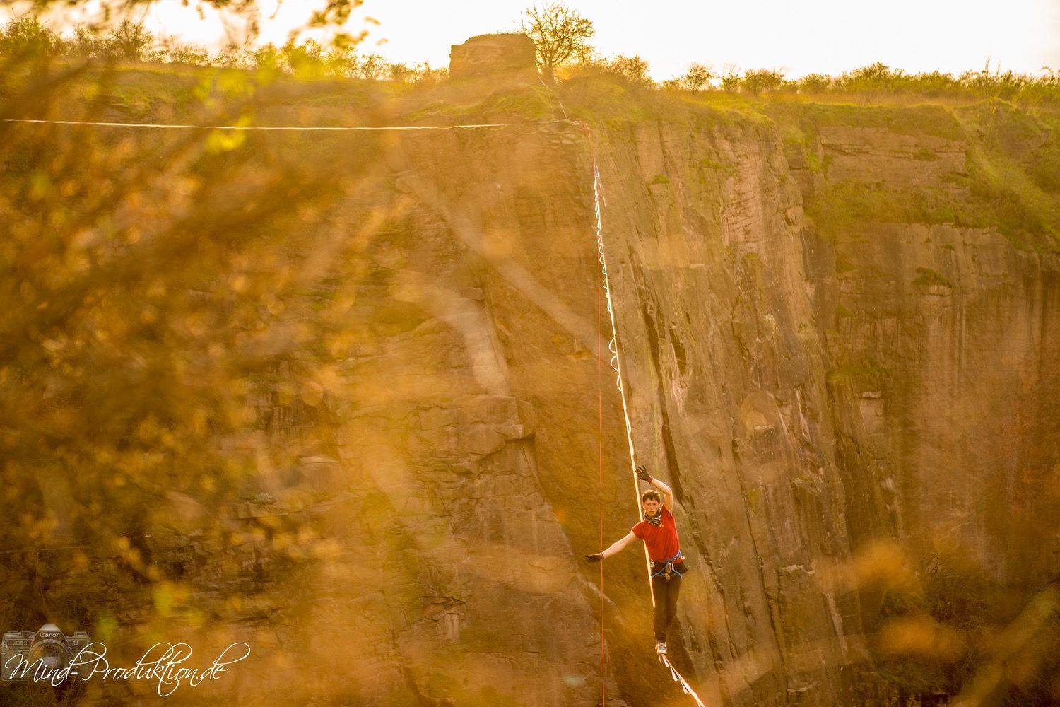 Bastis sunny highline session in Löbejün