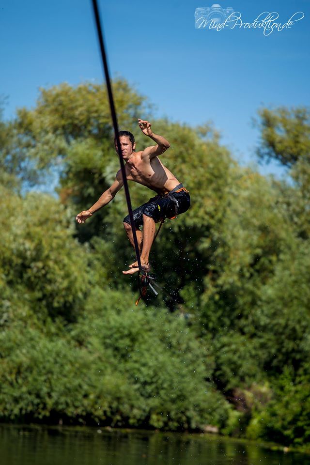 How does the training routine of our raed athletes usually look like?