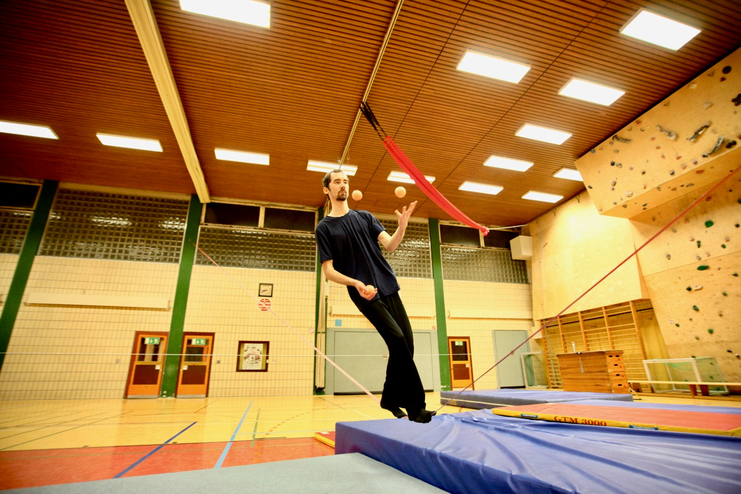 Video: Slackline Rodeo training in Berlin